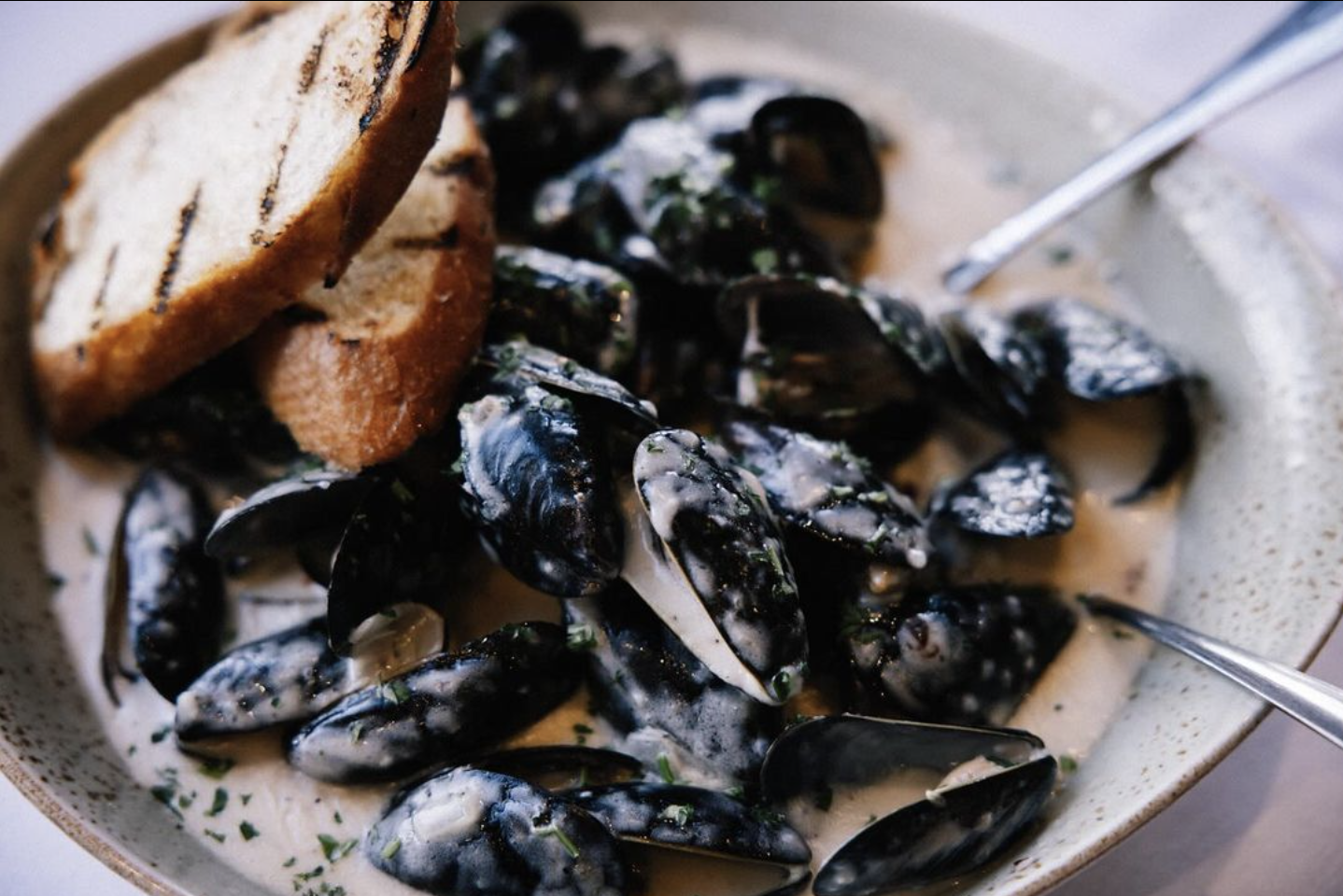 mussels-happy-hour